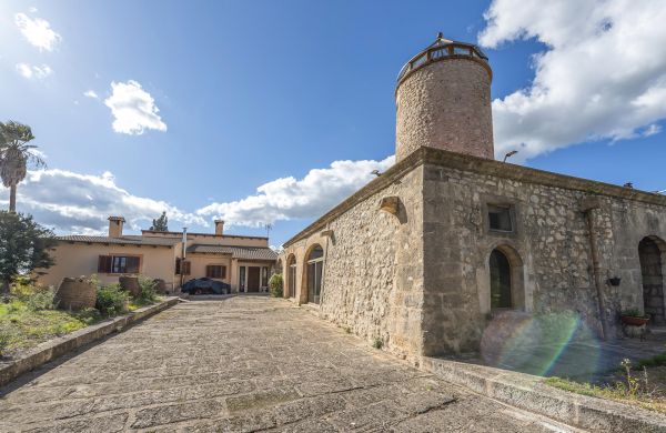 Increíble propiedad con un molino a la venta situada en Santa Margalida, Mallorca