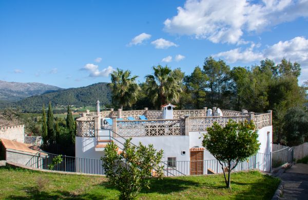 Campanet Mallorca renovierte mediterrane Villa mit Ausblick und Ferienmietlizenz zu verkaufen