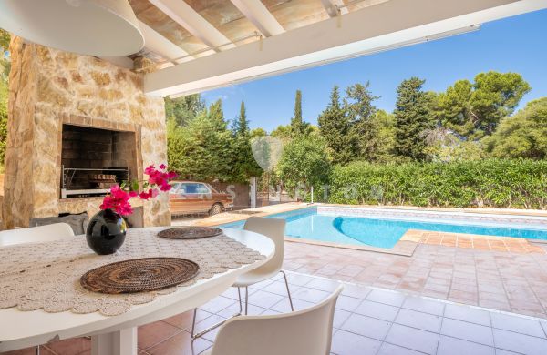 Encantadora villa mediterránea en Bonaire Alcudia con piscina en venta