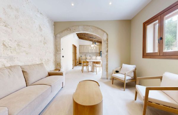 Historisches Stadthaus in Muro – Vollständig renoviert mit Pool