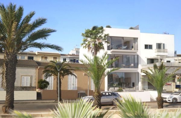 Building for sale on the seafront in Can Picafort, Mallorca