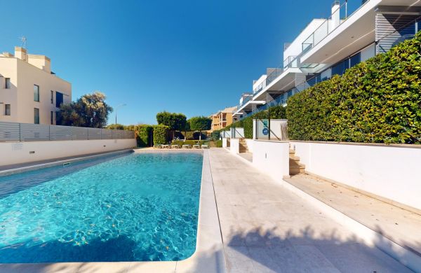 Fabulous ground floor apartment in Puerto Pollensa Mallorca with pool and private garden