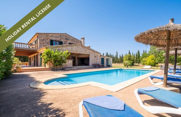 Impressive country home near Alcudia, Mallorca, with holiday rental license, pool and views for sale