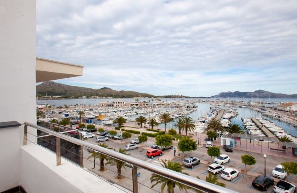 Modern Front Line Apartment for sale in Puerto Pollensa Mallorca