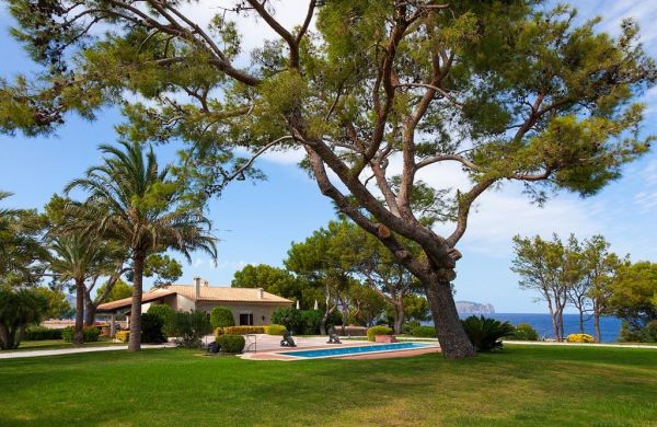 Outstanding location Bonaire Alcudia seafront