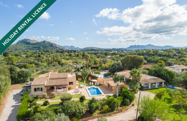 2 charming country houses within walking distance to Pollensa Town with holiday rental license.