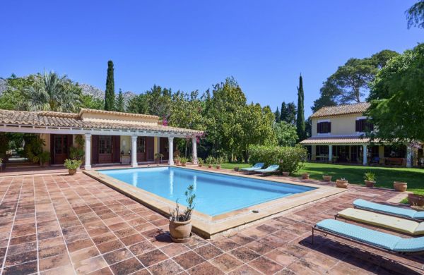 Charming rustic property for sale in Pollensa, Mallorca with pool, 2 houses, and vast land