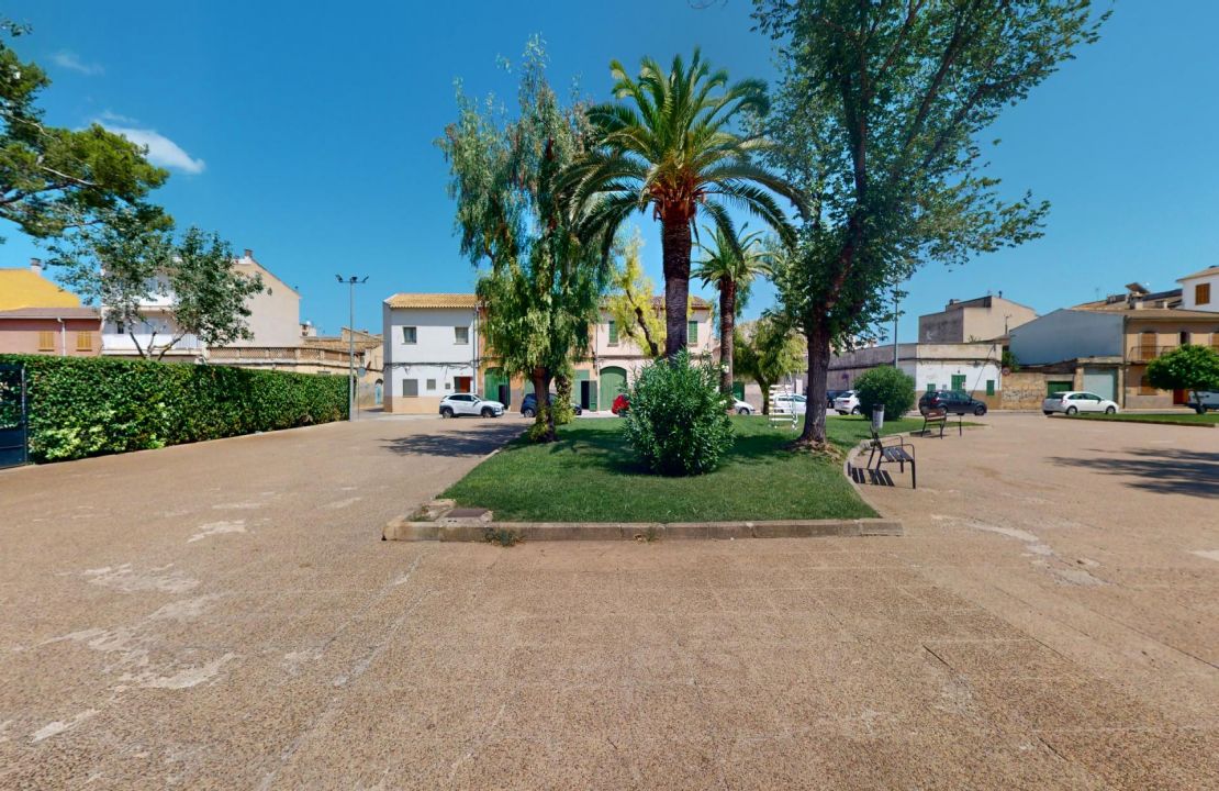 Encantadora Casa de Pueblo en Sa Pobla Mallorca con Potencial de Renovación