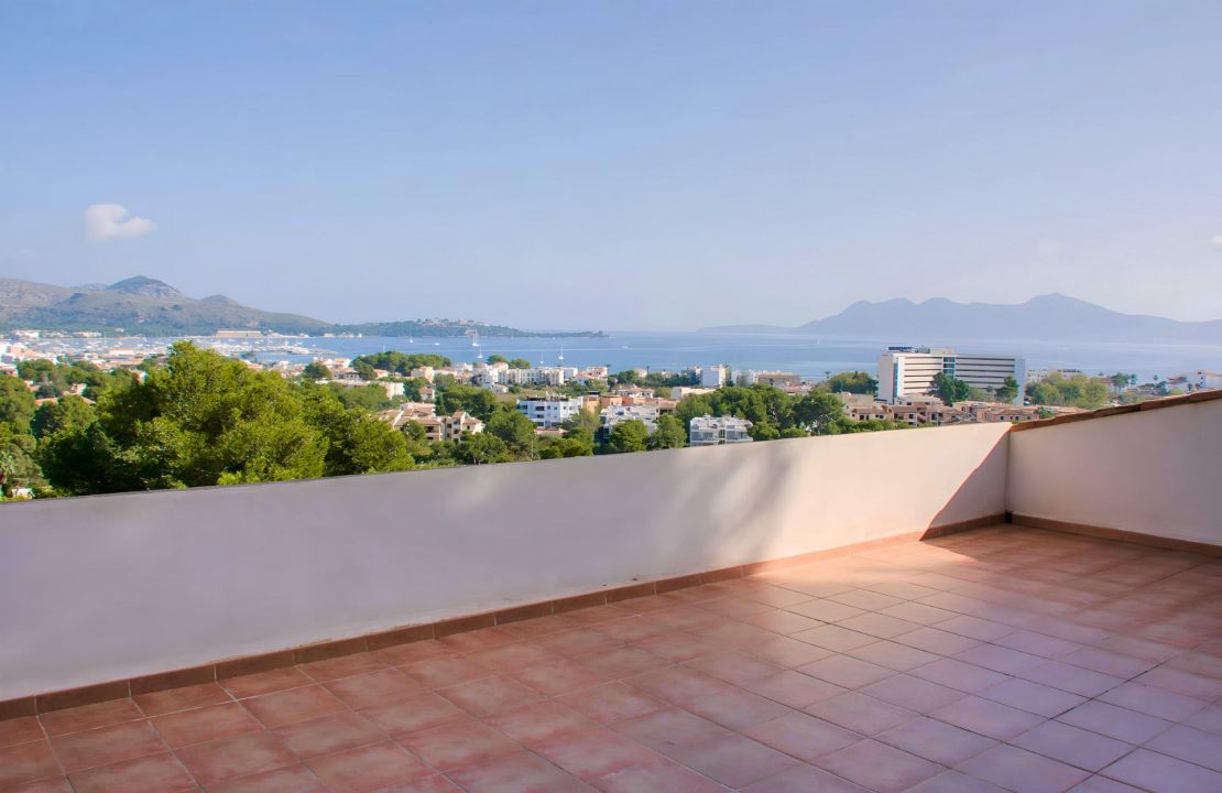 Villa con vistas panorámicas en Puerto Pollensa, Mallorca – En venta