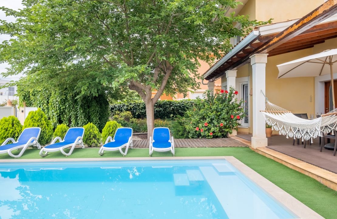 Villa mit privatem Garten, Pool und Mietlizenz zu verkaufen in Alcudia