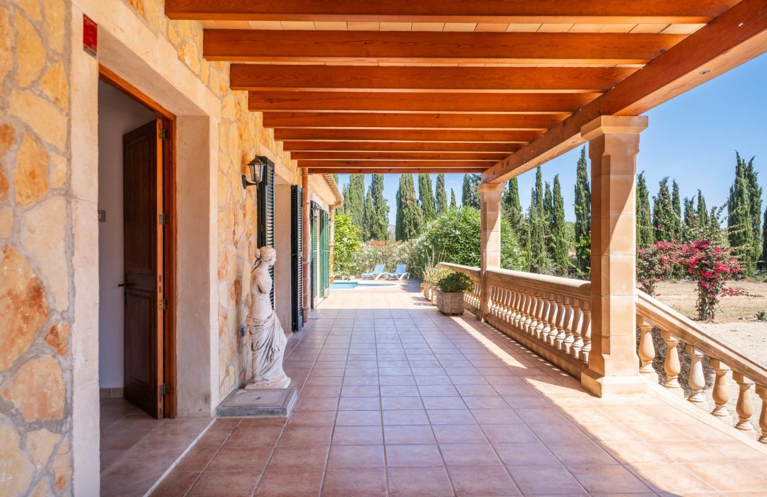 Impressive country home near Alcudia, Mallorca, with holiday rental license, pool and views for sale