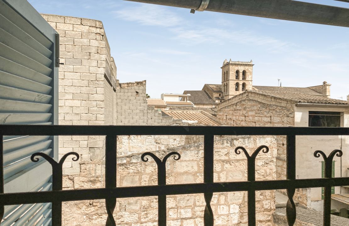 Kürzlich renoviertes Stadthaus im historischen Zentrum von Sa Pobla zu verkaufen