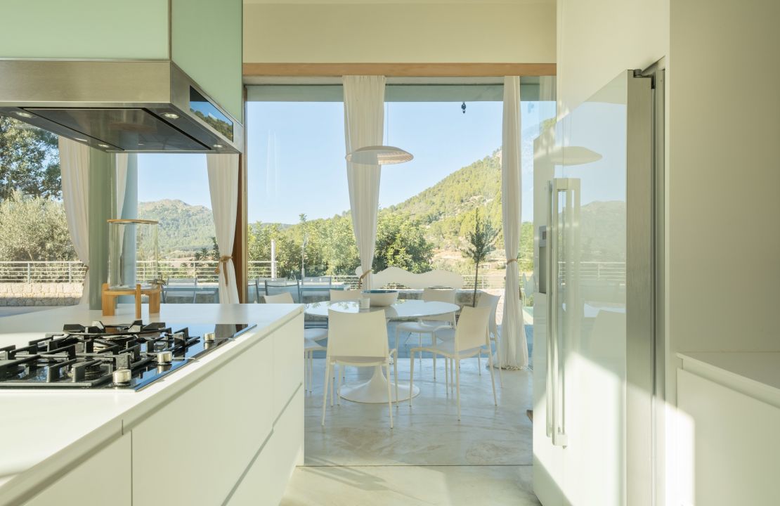 Impressive luxury estate for rent located in the outskirts of Pollensa.