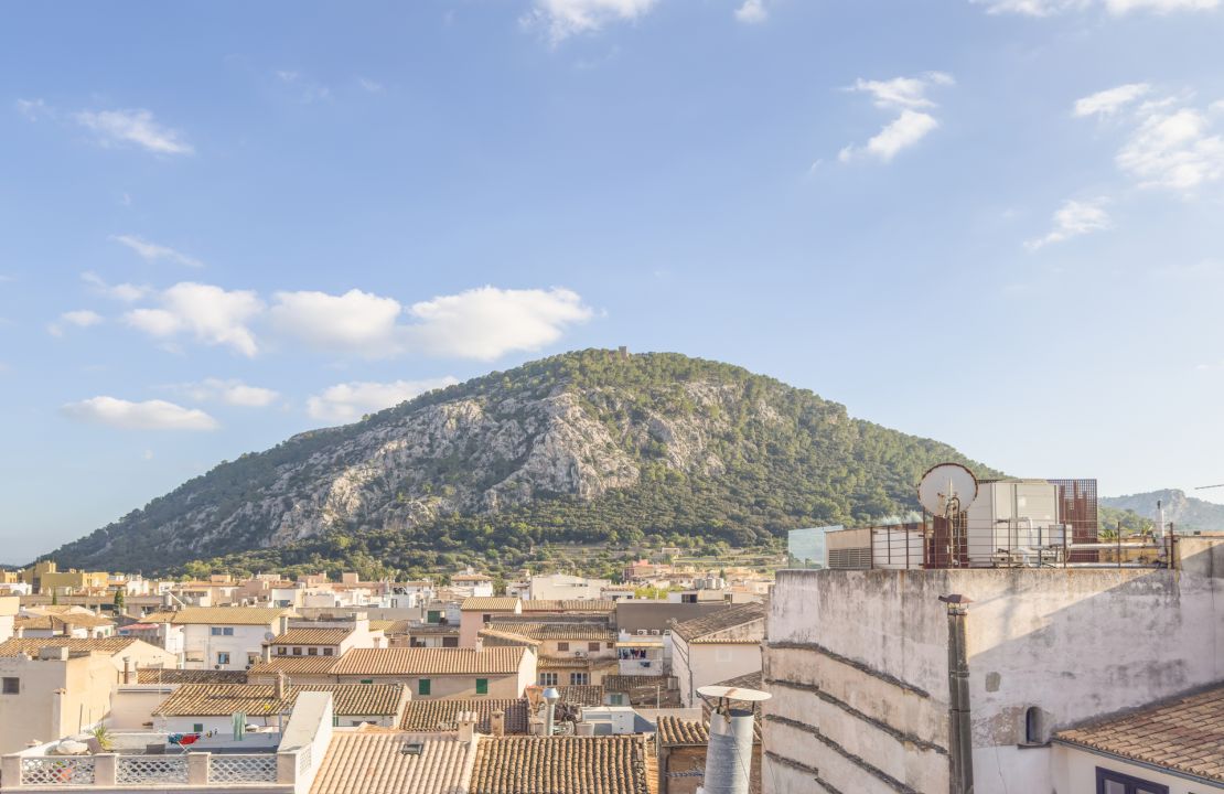 Ático en la Plaza Mayor de Pollensa con ascensor y vistas panorámicas