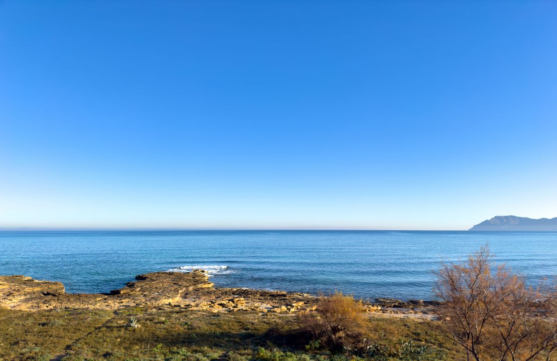 Villa in Son Serra de Marina zu vermieten, direkt am Meer, mit Pool und vier Schlafzimmern