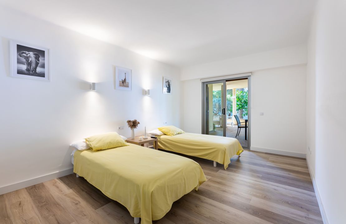 Front-line apartment in Alcanada Alcudia Mallorca for sale