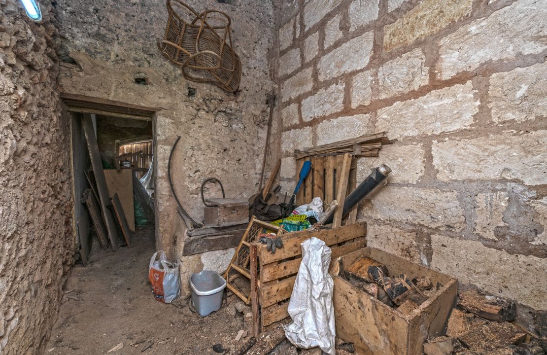 Traditionelles Stadthaus in Llubi Mallorca mit Garten zum renovieren