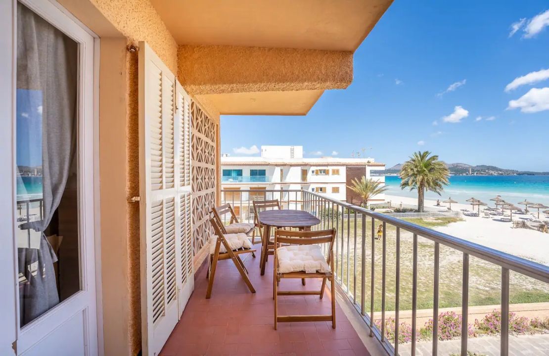 First line apartment with ETV license in Puerto Alcúdia in Mallorca for Sale