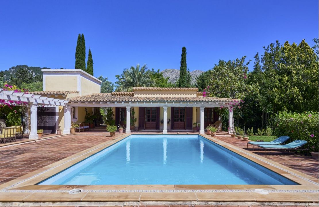 Charming rustic property for sale in Pollensa, Mallorca with pool, 2 houses, and vast land