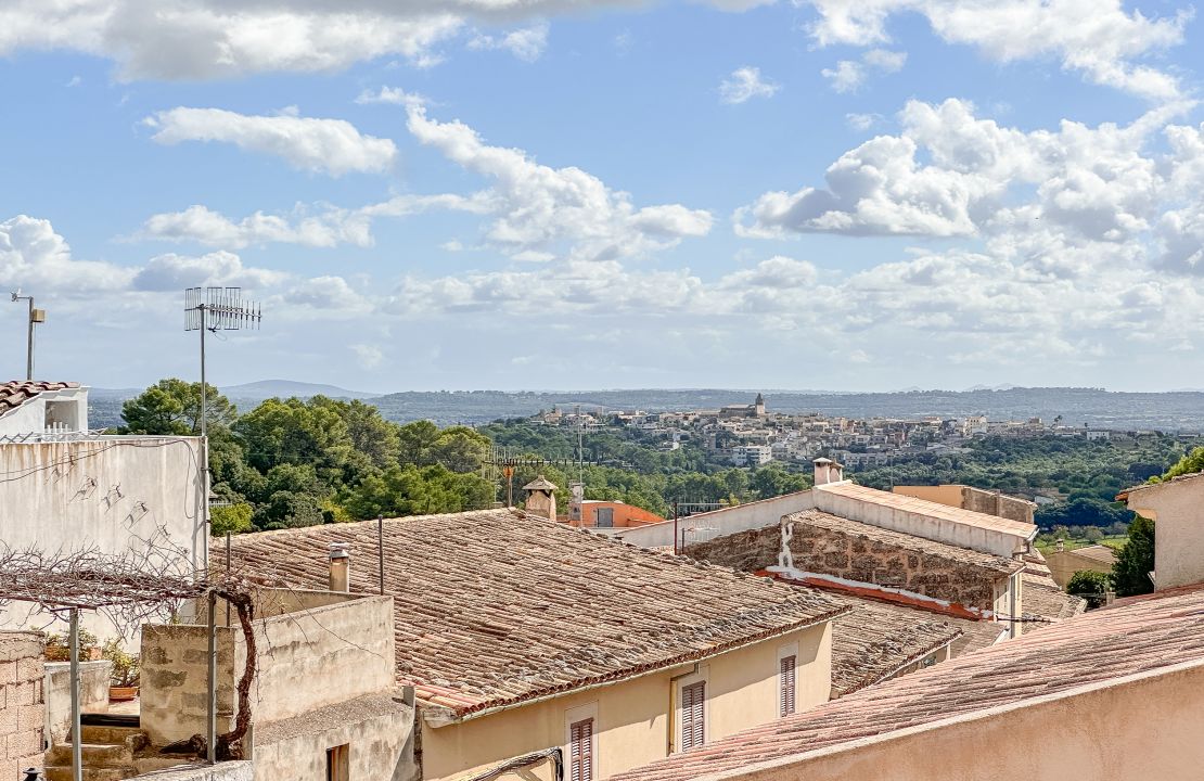 Townhouse for sale in Campanet with garage - price reduced