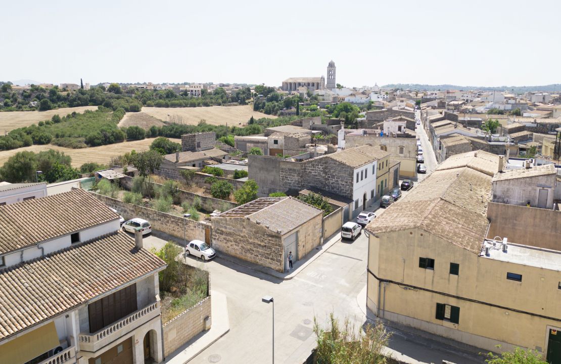 Building plot in the center of Mallorca Muro for sale