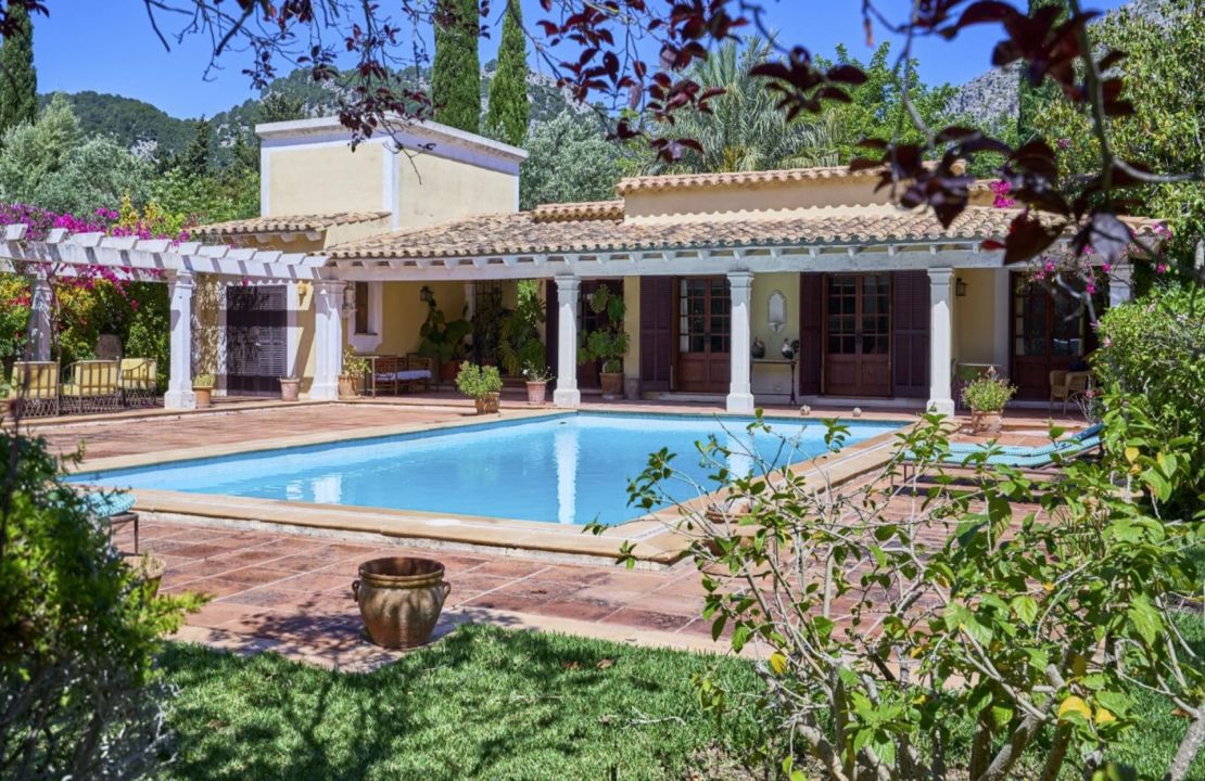 Encantadora propiedad rústica en venta en Pollensa Mallorca con piscina, 2 casas y amplio terreno