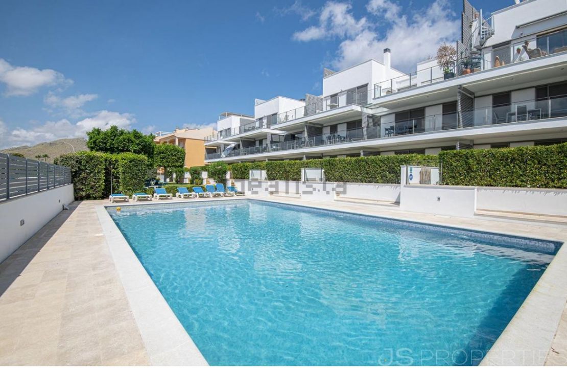 Fabulous ground floor apartment in Puerto Pollensa Mallorca with pool and private garden