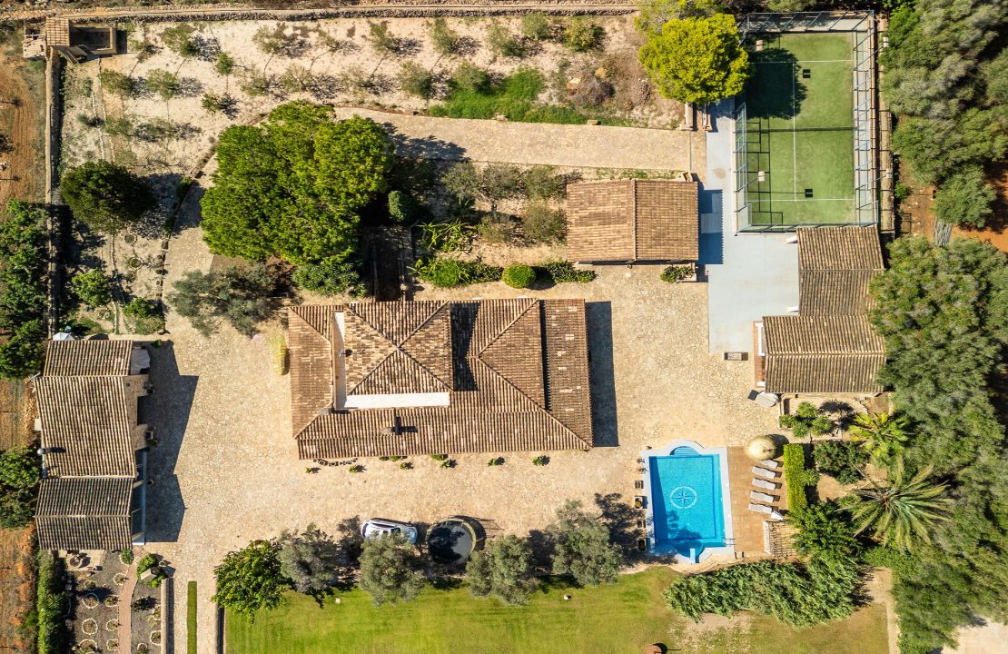 Finca Santa Margalida Mallorca with pool, paddle court, garage and entertainment area