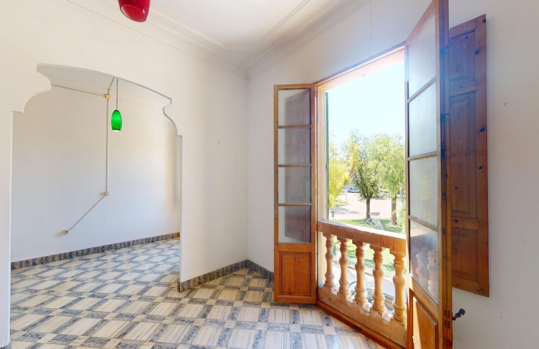 Encantadora Casa de Pueblo en Sa Pobla Mallorca con Potencial de Renovación