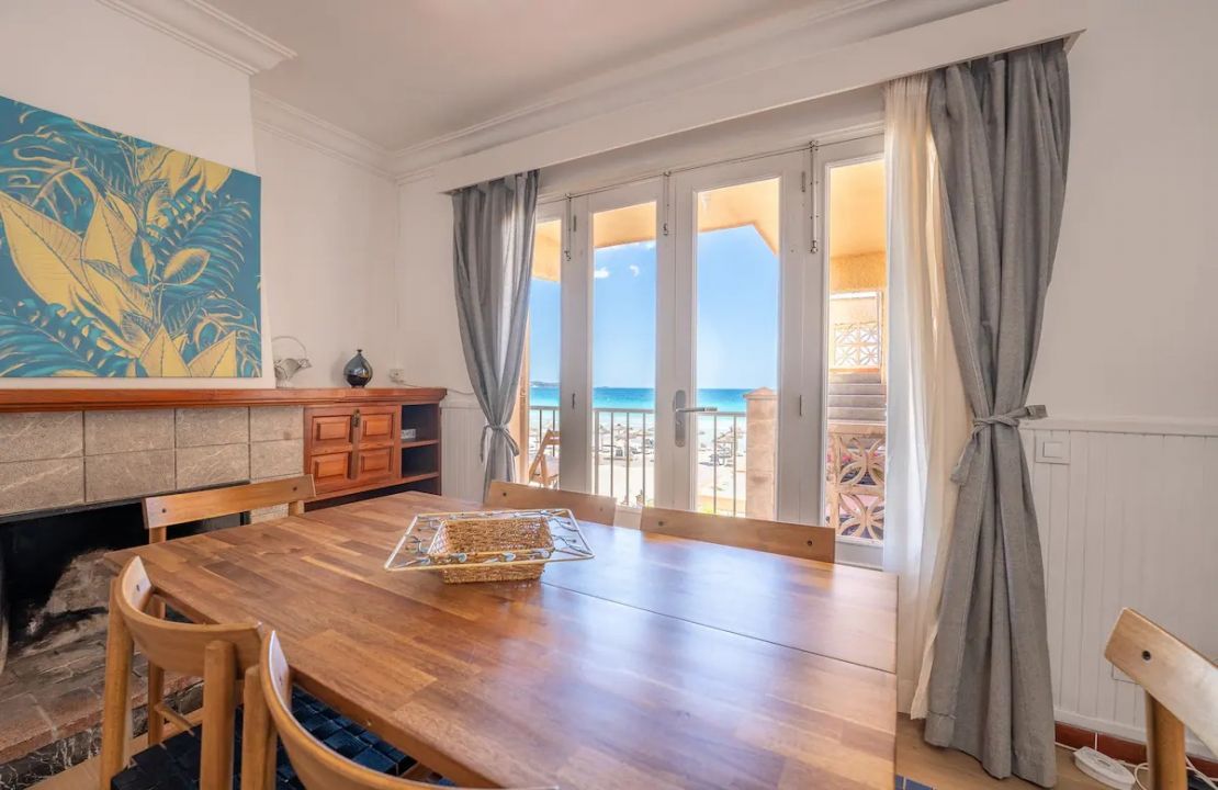 First line apartment with ETV license in Puerto Alcúdia in Mallorca for Sale