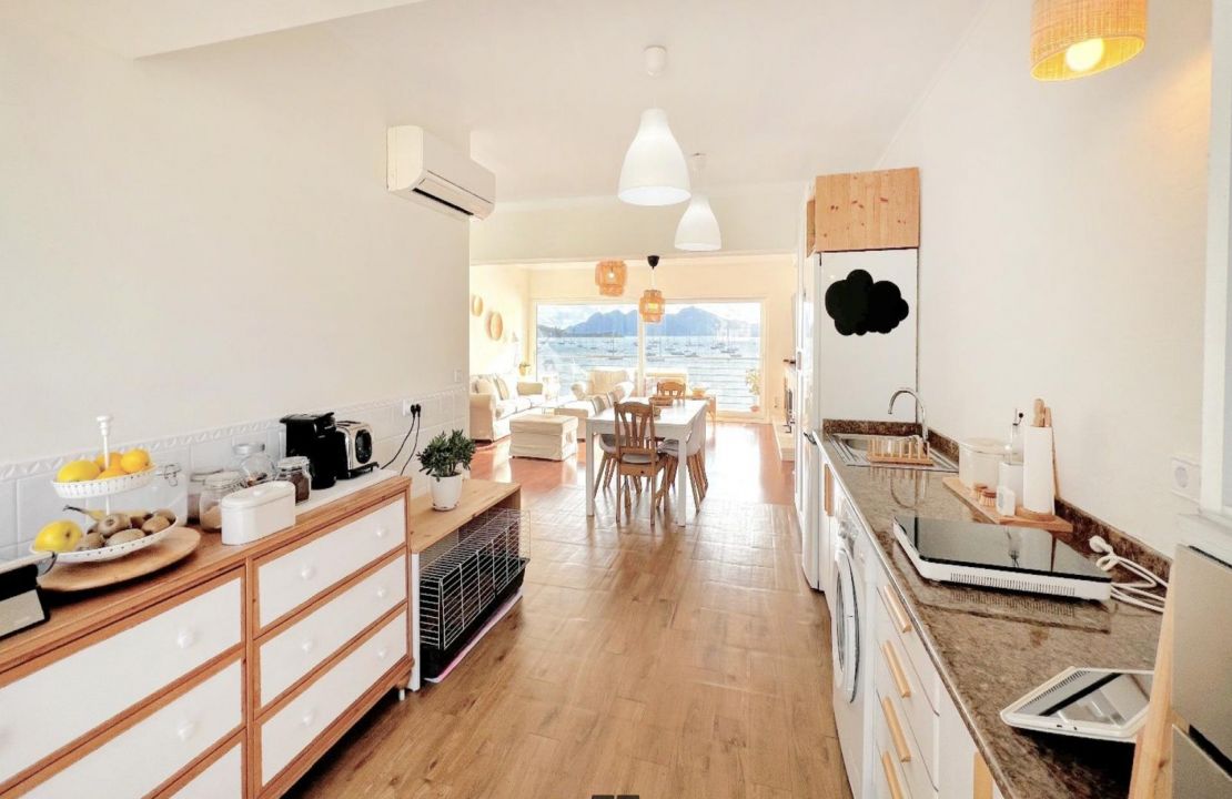 Apartamento en primera línea de Puerto Pollensa con vistas impresionantes