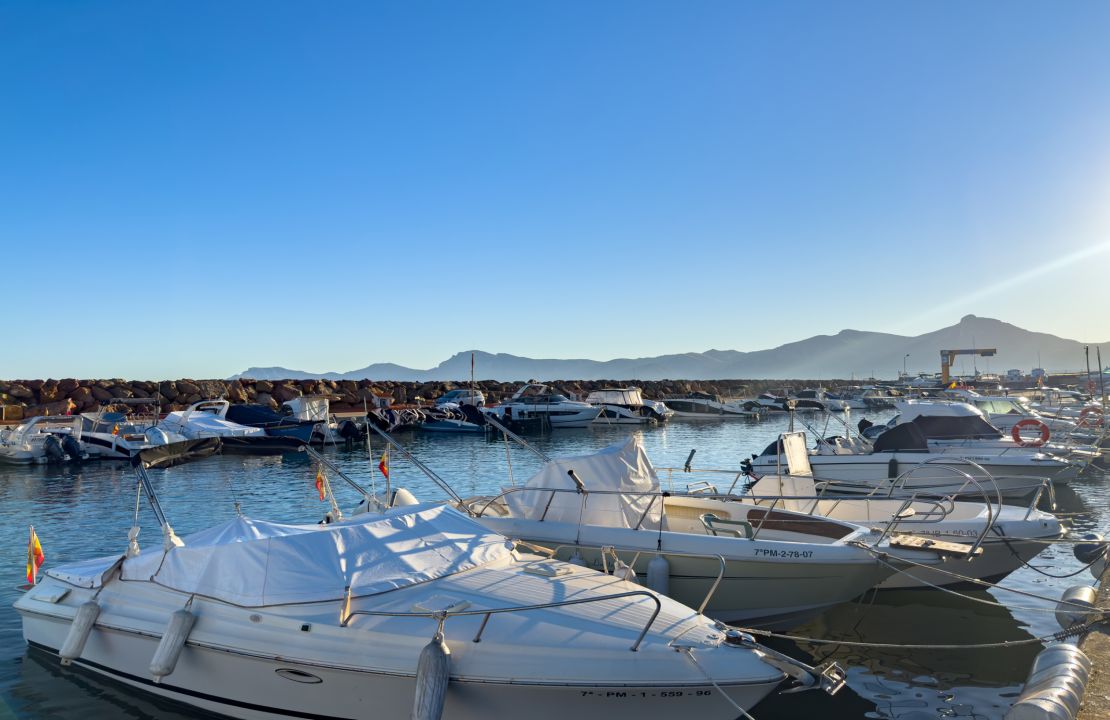 Villa in Son Serra de Marina zu vermieten, direkt am Meer, mit Pool und vier Schlafzimmern