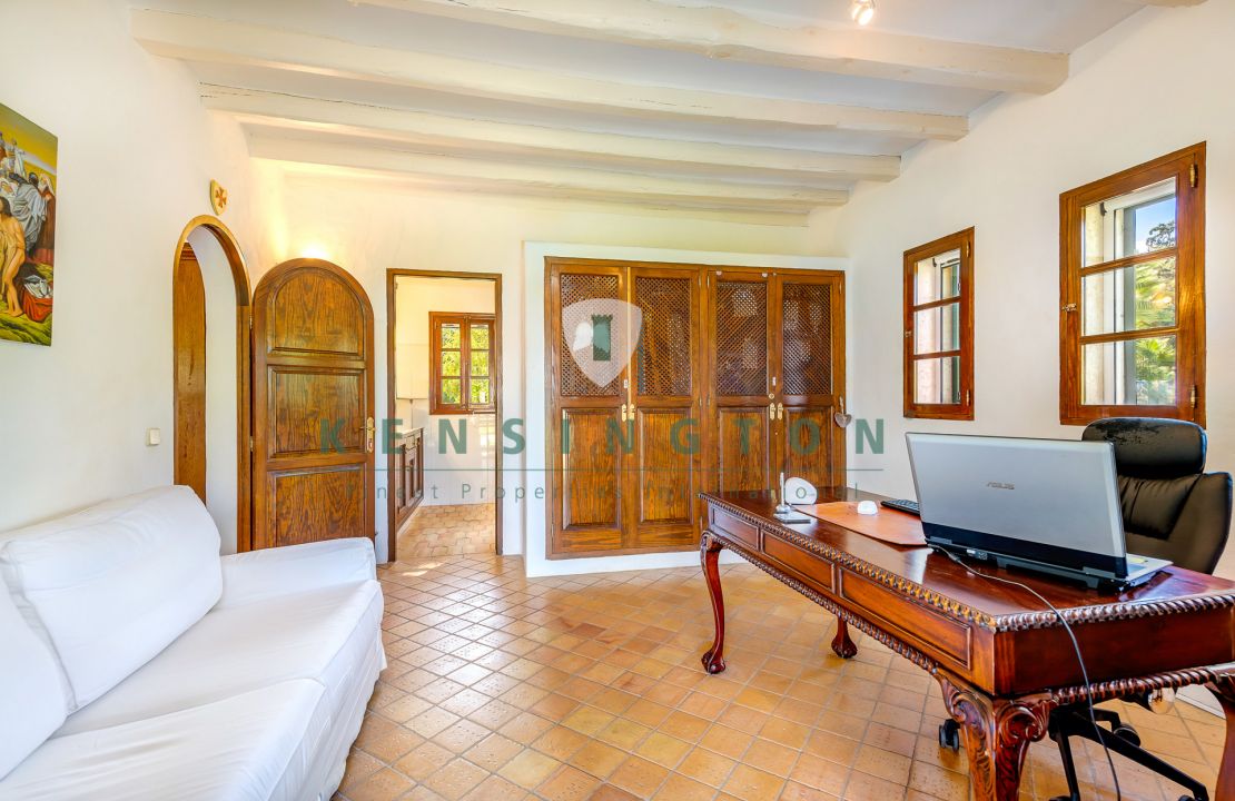 Authentic country house in Alcudia with pool, guest house, garage and amazing gardens for sale