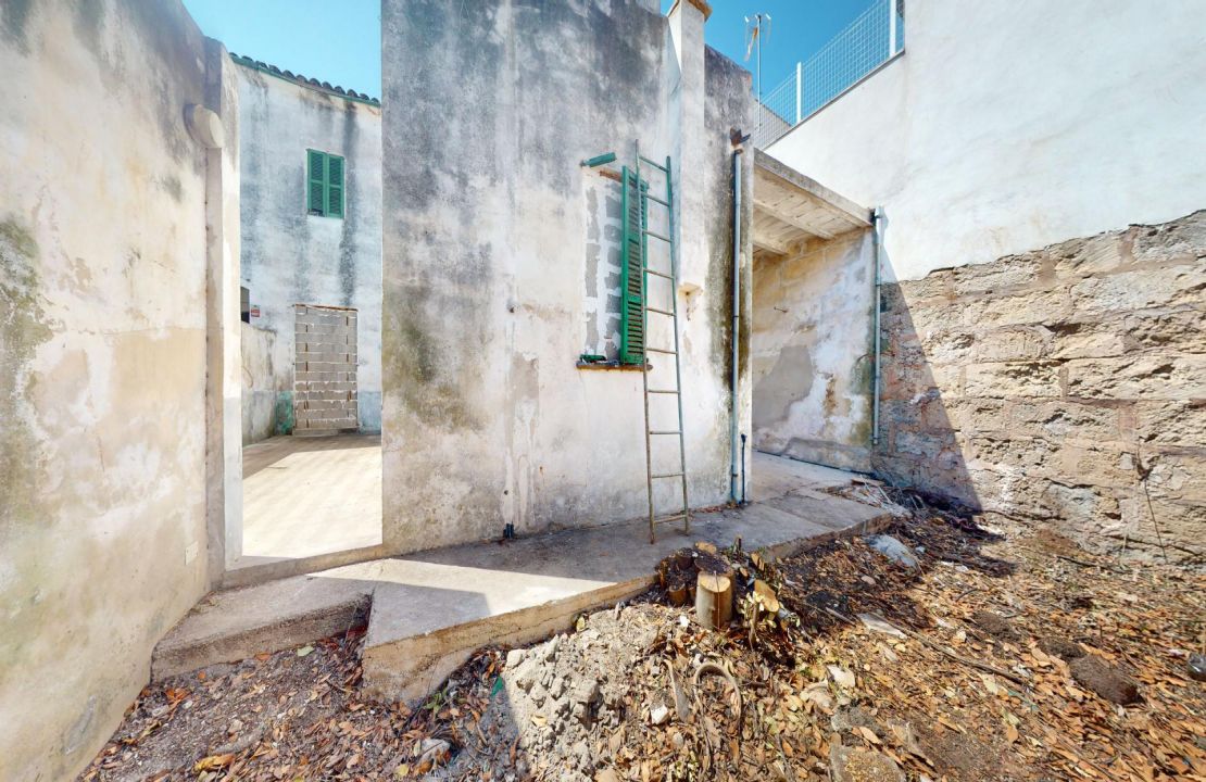 Encantadora Casa de Pueblo en Sa Pobla Mallorca con Potencial de Renovación