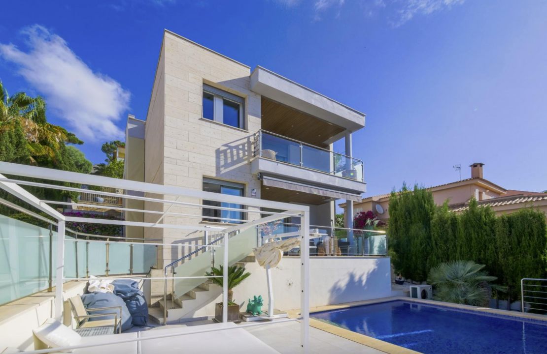 Villa Excepcional en venta con Vistas Inigualables al Mar en Alcanada, Mallorca