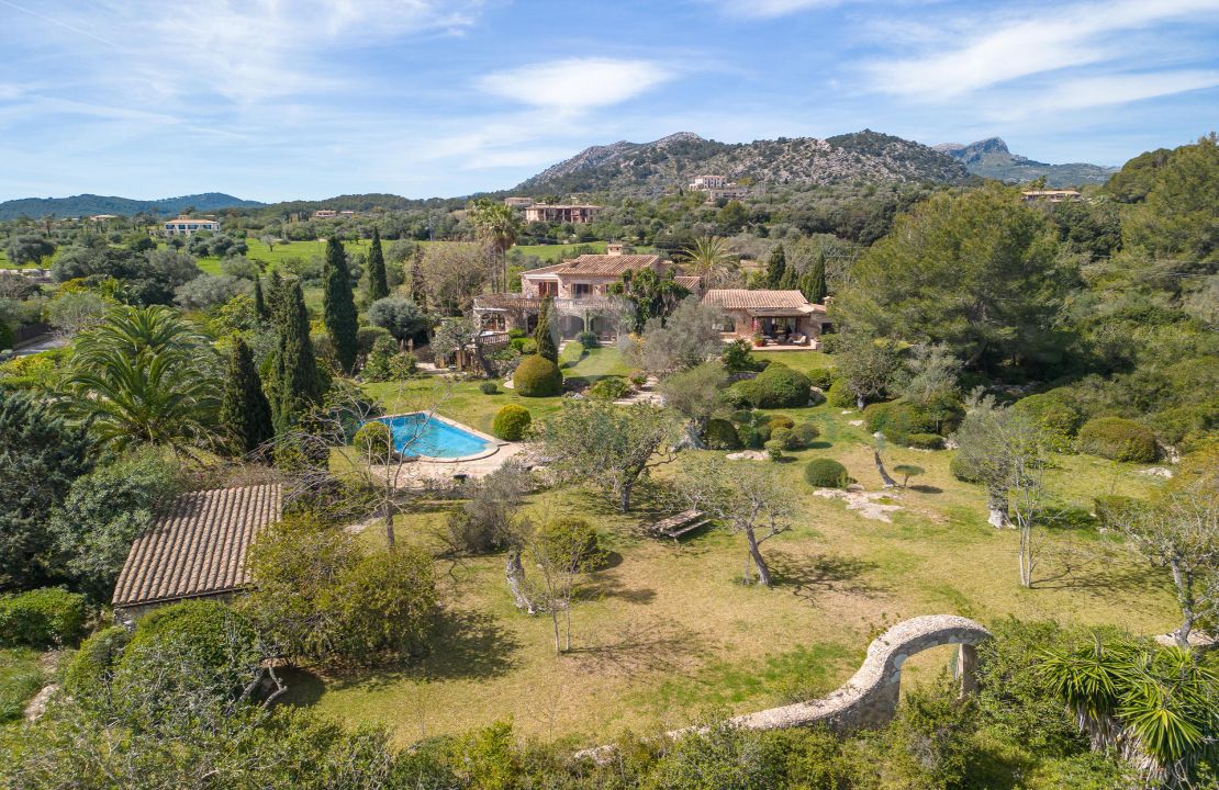 Exklusive Finca in Pollensa, Mallorca, mit privatem Pool, gepflegtem Garten und atemberaubendem Ausblick