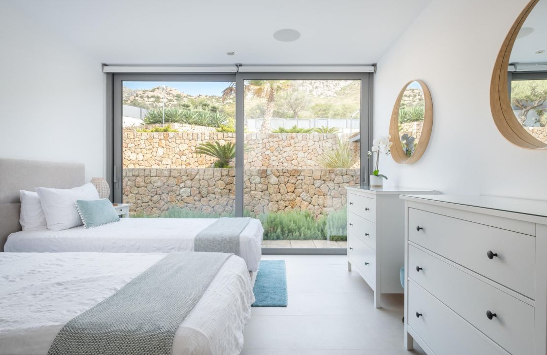 Lujosa villa en Port de Pollença Mallorca con dos piscinas y impresionantes vistas al mar