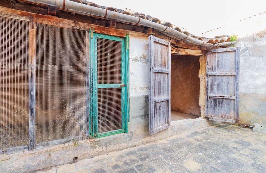 Amazing historical townhouse in Pollensa with garden, garage and terrace for sale