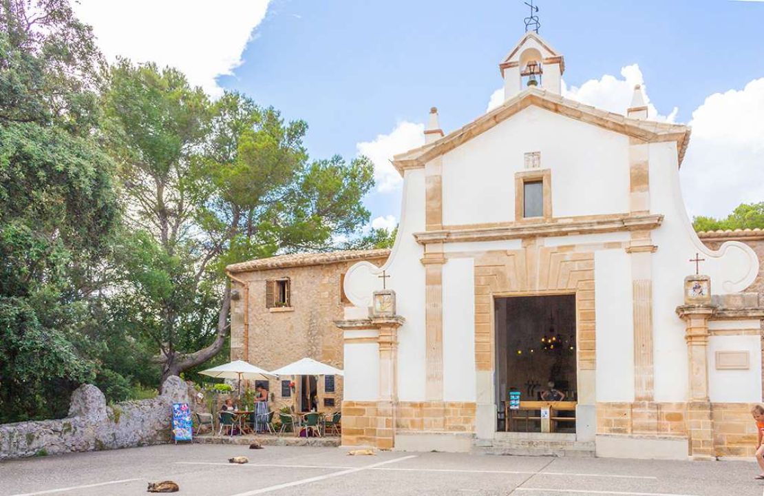 Amazing historical townhouse in Pollensa with garden, garage and terrace for sale