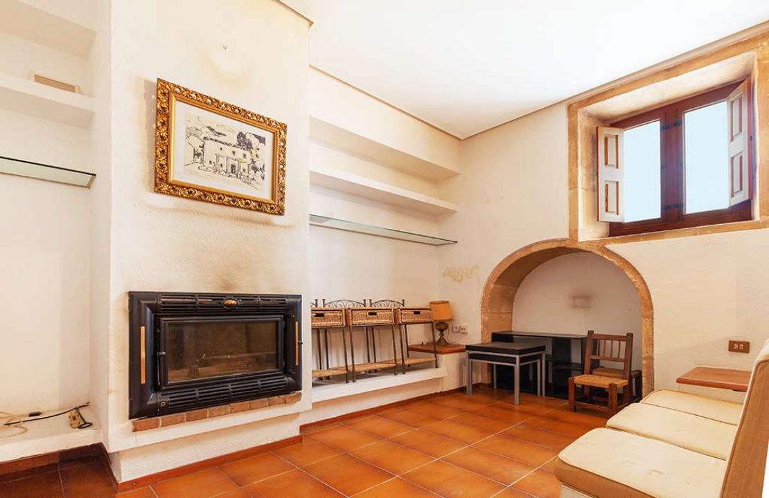 Amazing historical townhouse in Pollensa with garden, garage and terrace for sale
