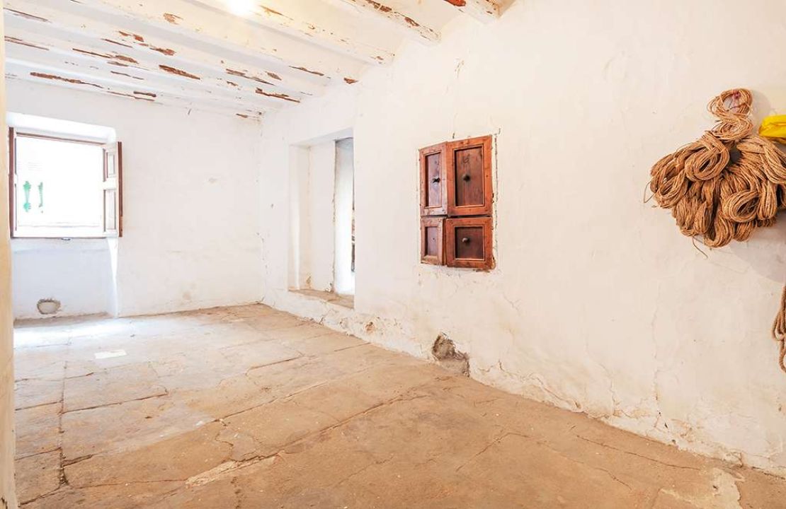 Amazing historical townhouse in Pollensa with garden, garage and terrace for sale