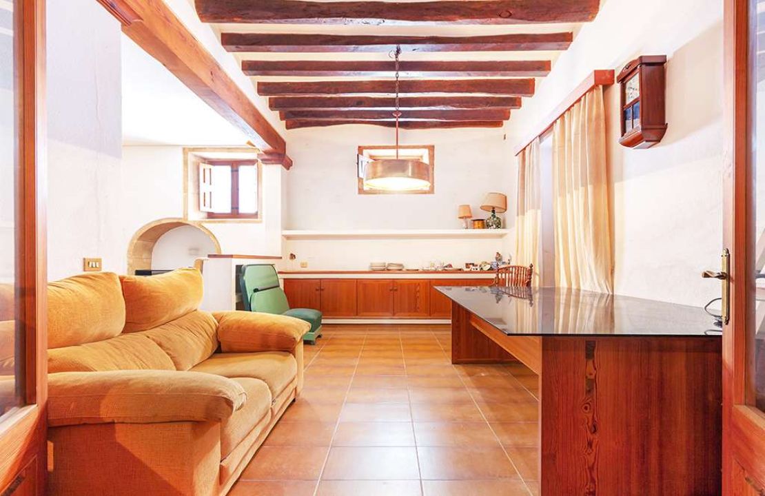 Amazing historical townhouse in Pollensa with garden, garage and terrace for sale