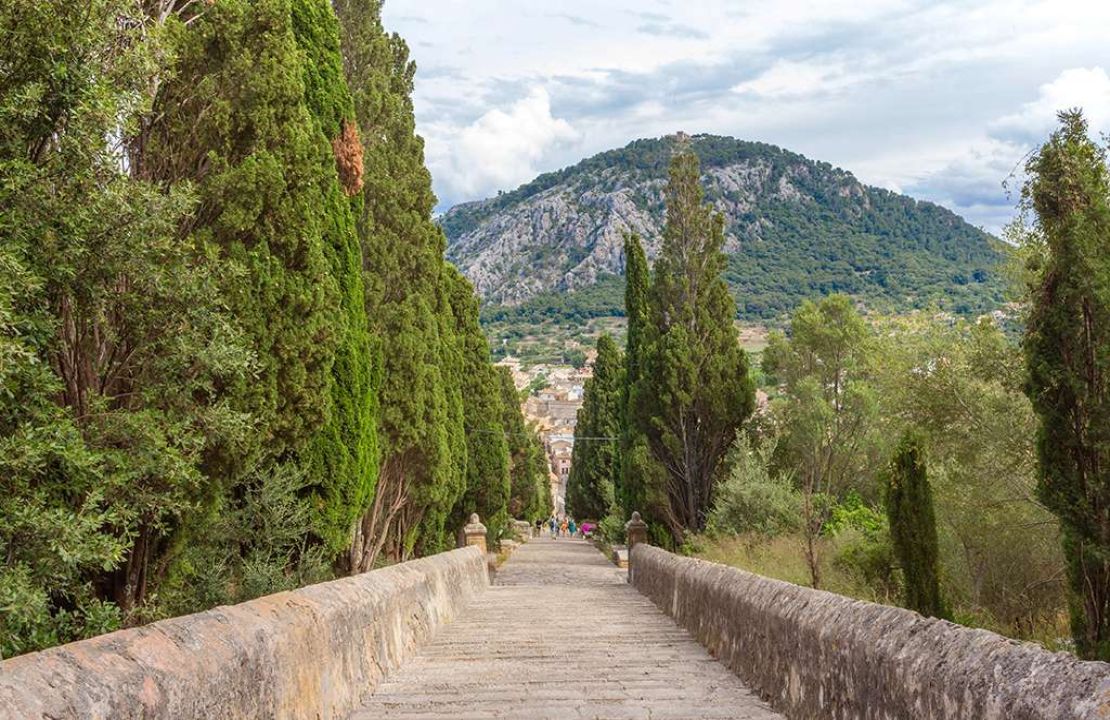Amazing historical townhouse in Pollensa with garden, garage and terrace for sale