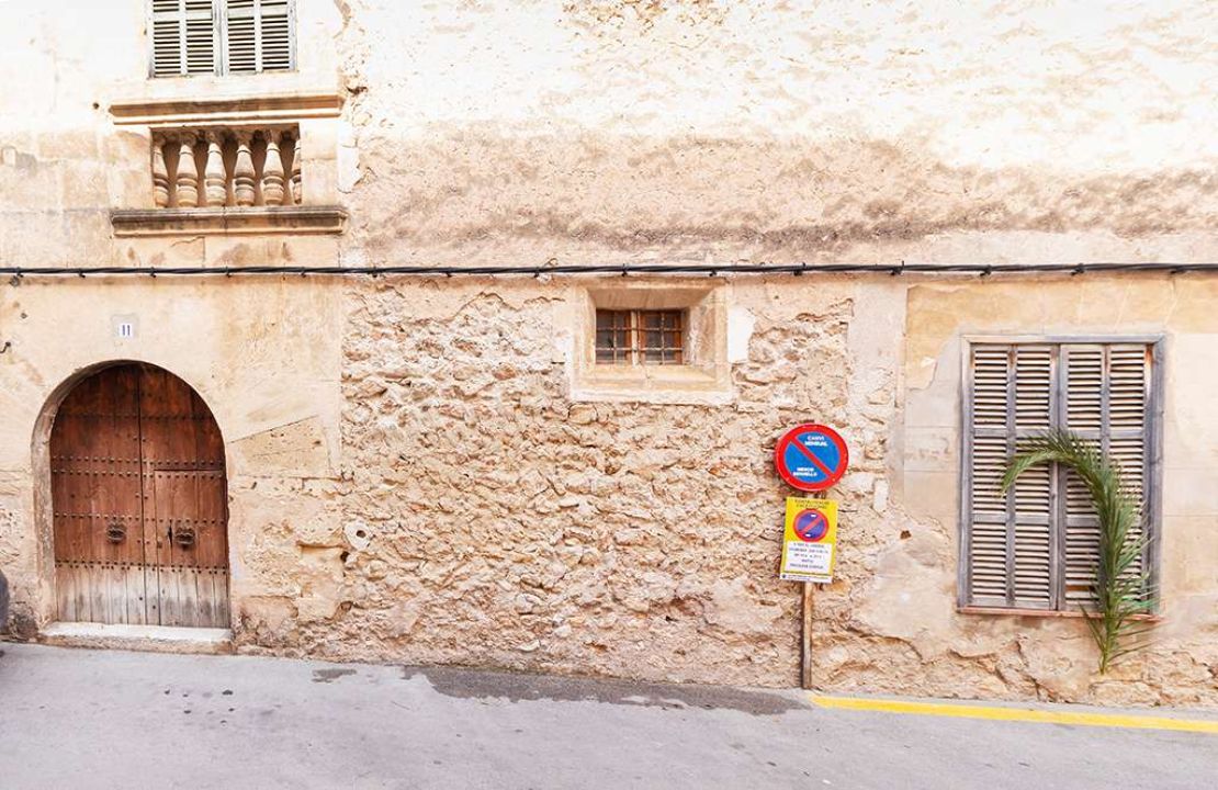 Amazing historical townhouse in Pollensa with garden, garage and terrace for sale