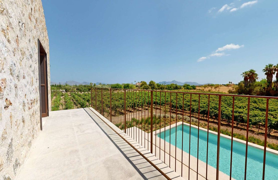 Luxury country house with its own vineyard for sale in Alcudia