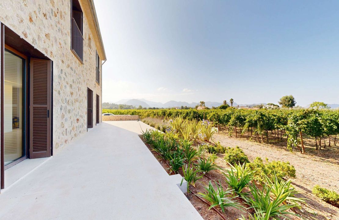 Luxury country house with its own vineyard for sale in Alcudia