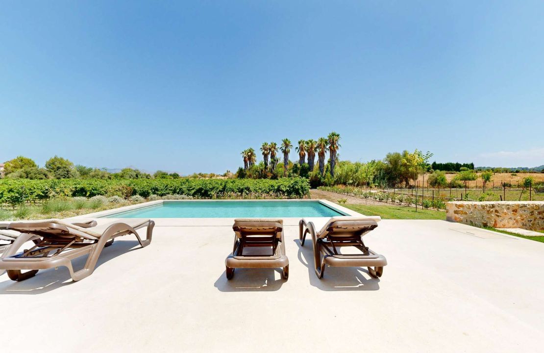 Luxury country house with its own vineyard for sale in Alcudia