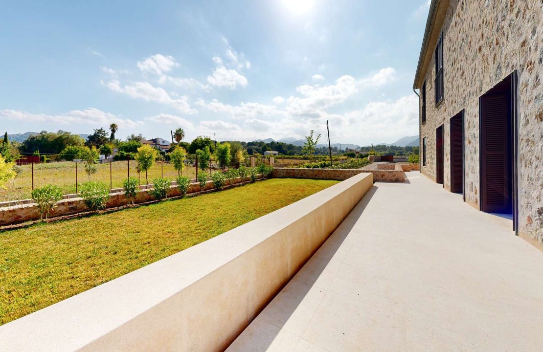 Luxury country house with its own vineyard for sale in Alcudia
