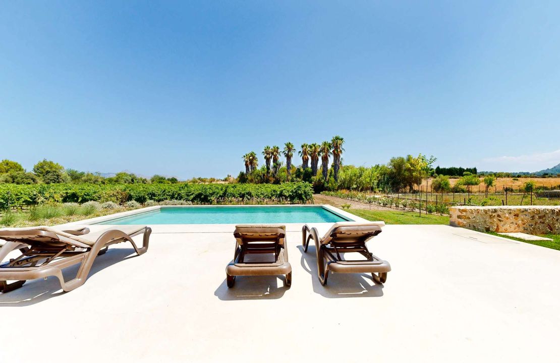 Luxury country house with its own vineyard for sale in Alcudia