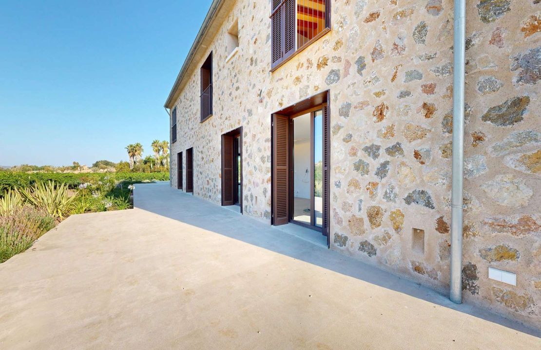 Luxury country house with its own vineyard for sale in Alcudia